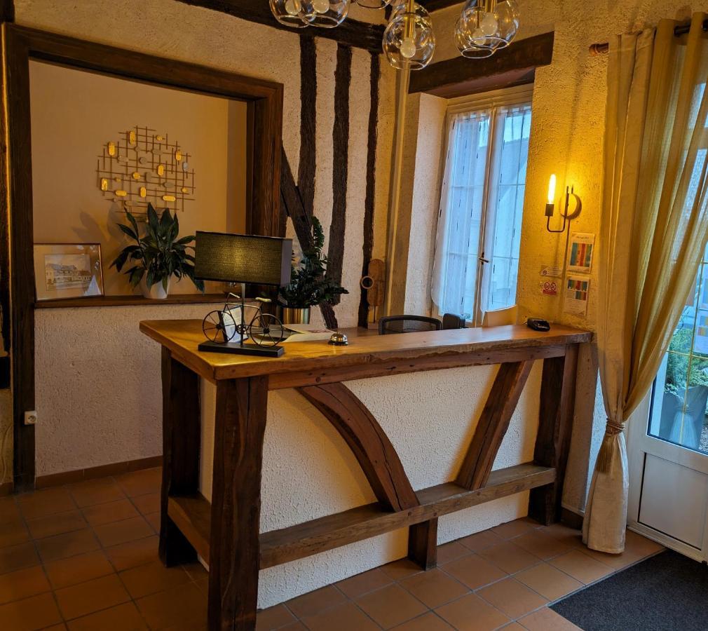Logis Hotel Le Saint Florent Mont-pres-Chambord Екстер'єр фото