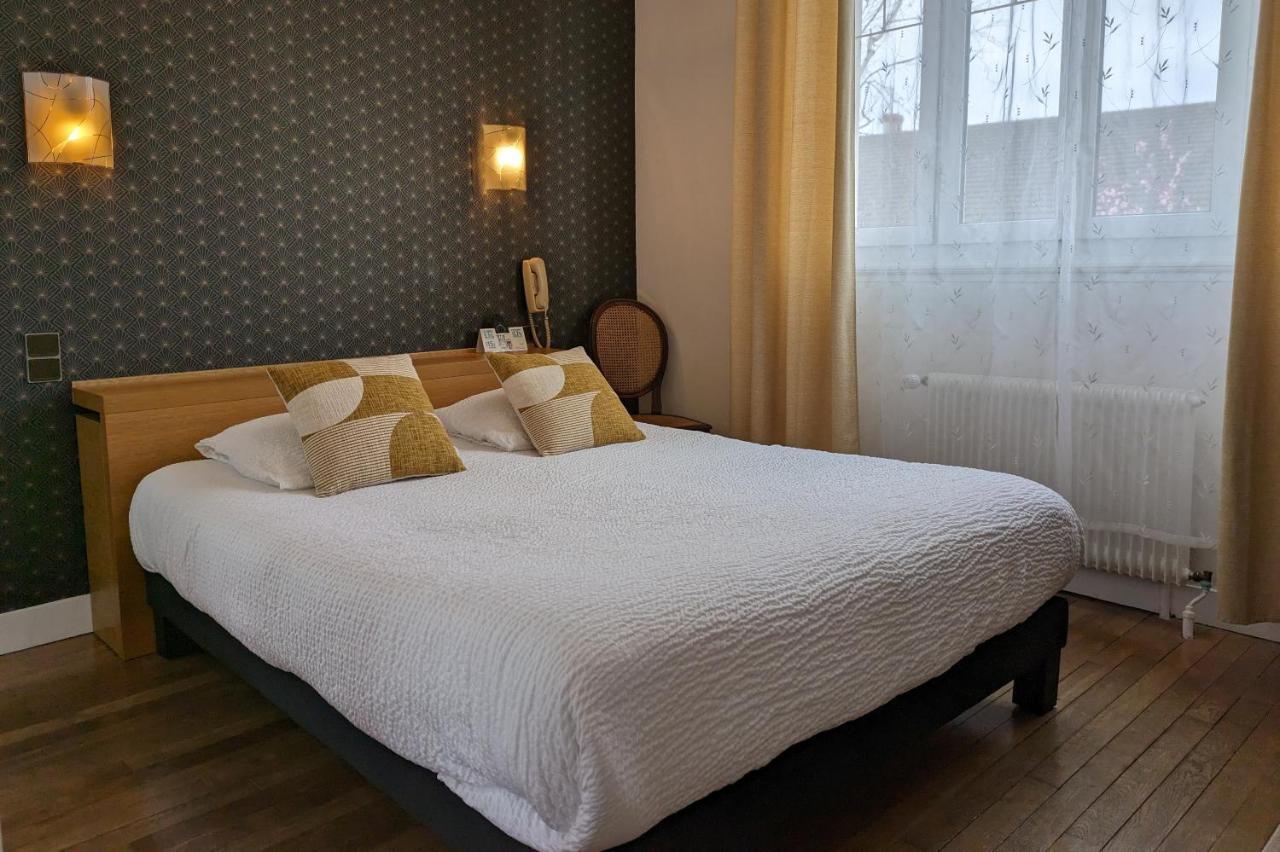 Logis Hotel Le Saint Florent Mont-pres-Chambord Екстер'єр фото