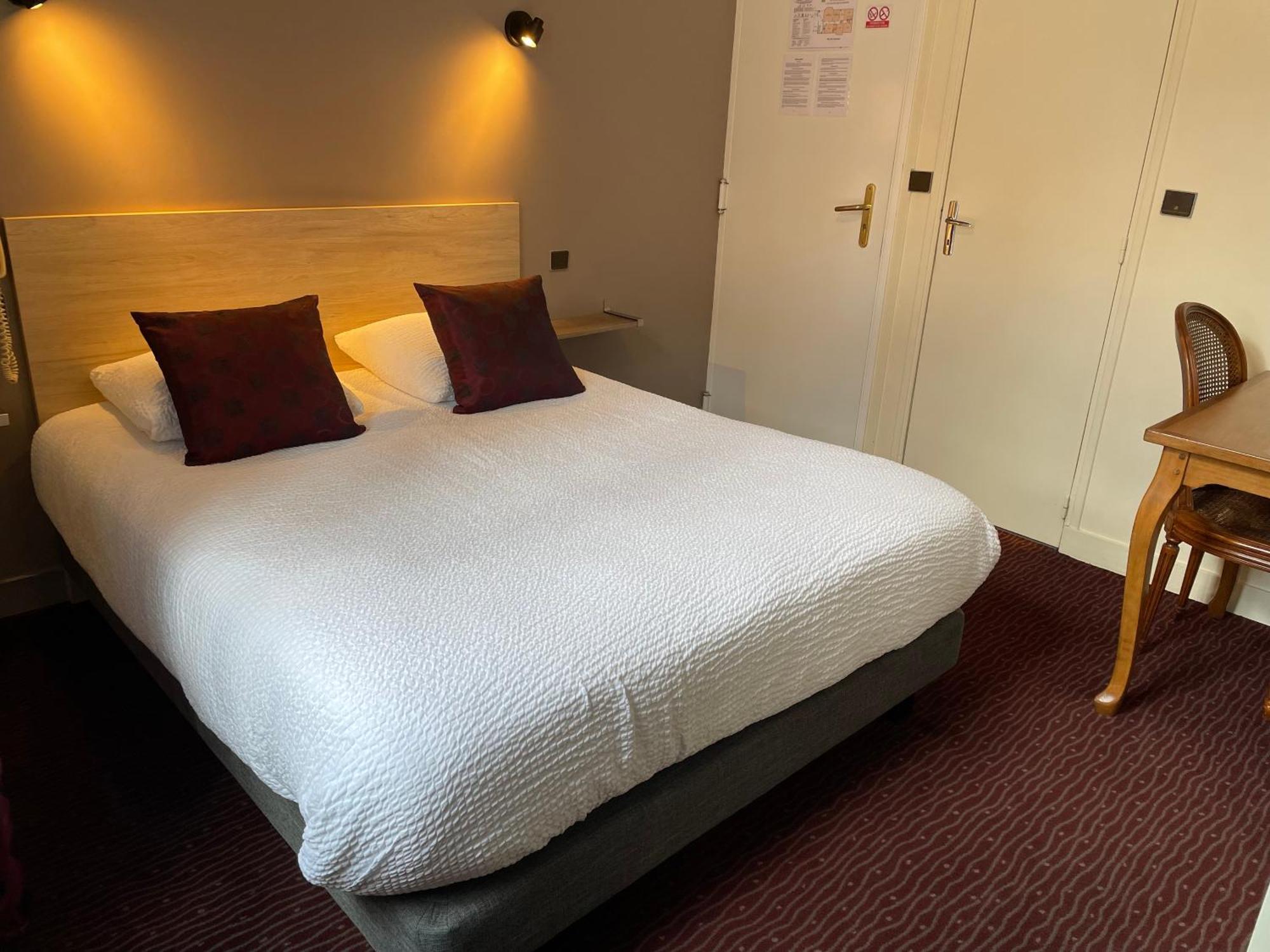 Logis Hotel Le Saint Florent Mont-pres-Chambord Екстер'єр фото